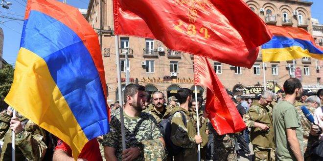 В Армении объявлены всеобщая мобилизация и военное положение. Президент Азербайджана обещал "отомстить за смерть шахидов"