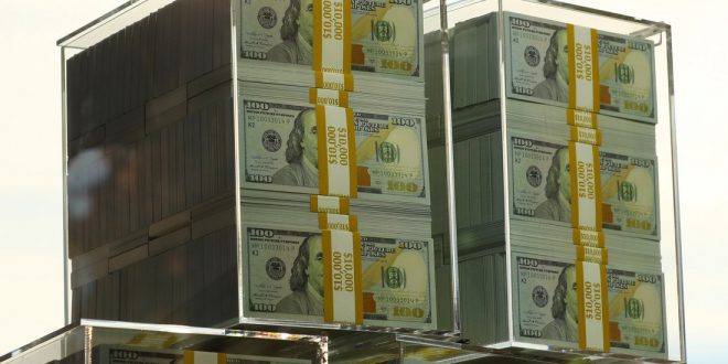 "Ковид" сократил число долларовых миллионеров в мире