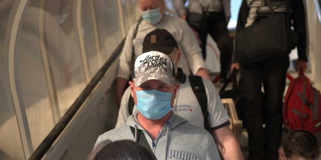 Прилетевший в Израиль "ковидник" поставил под угрозу здоровье пары сотен пассажиров