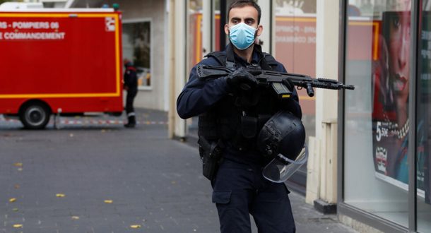 Исламский теракт в Ницце: террорист отрезал голову женщине и убил еще 2-х человек