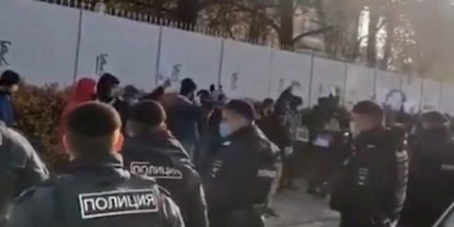 В Москве отметили день рождения пророка Мухаммеда демонстрацией против "антиисламского курса" Макрона