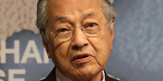 Экс-премьер-министр Малайзии заявил, что мусульмане имеют право убивать французов
