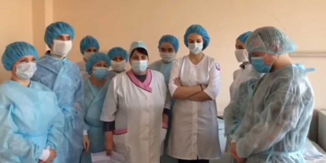 Российские врачи требуют отставки главы Минздрава из-за запрета говорить о "ковиде"
