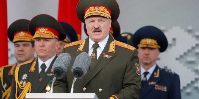 Лукашенко решил вооружать "народное ополчение"