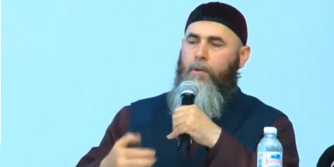Муфтий Чечни объявил врагами всех французов, поддерживающих Макрона