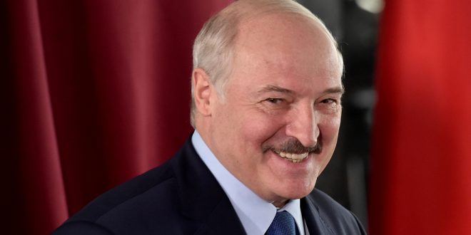 Лукашенко призвал исключать протестную молодежь из вузов и забирать в армию