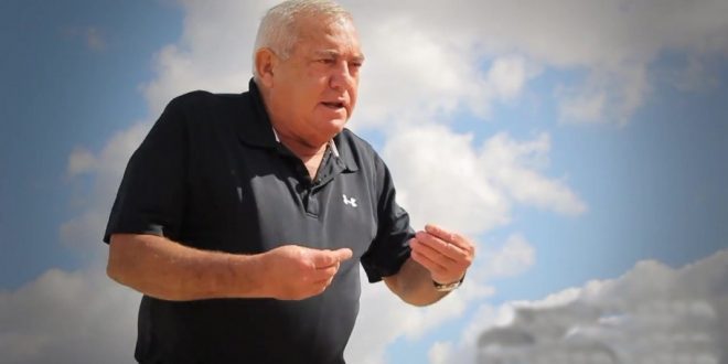 Знаменитый израильский футбольный комментатор российского происхождения отправил чернокожего спортсмена "есть бананы" и вылетел с телеканала