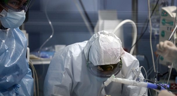 Минздрав: в Израиле сохраняются высокие темпы эпидемии коронавируса