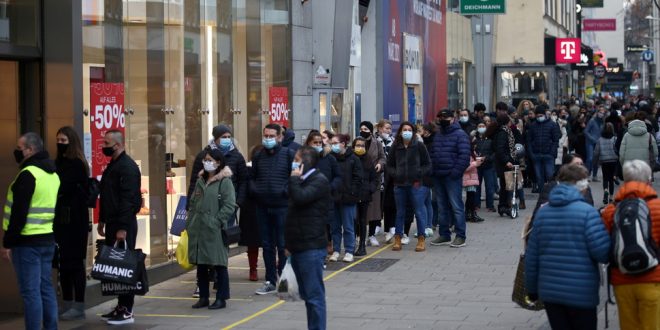 Австрия ужесточает режим: полный комендантский час, магазины закрываются