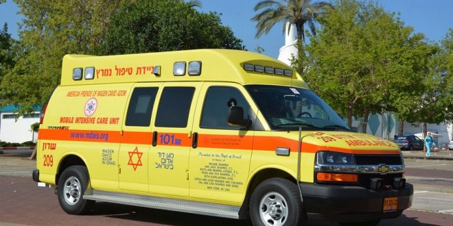 санитар израильской "скорой помощи" лишился работы за плевки в христианские иконы