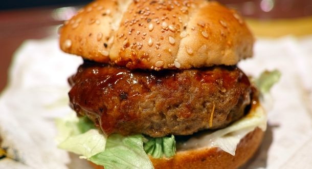 В Нес-Ционе открылся первый в мире ресторан лабораторного мяса – кормят бесплатно