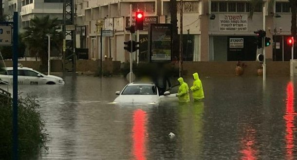 Наводнение в Нес-Ционе: спасателям пришлось вызволять пенсионеров из затопленных домов