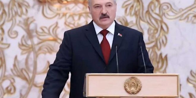 Лукашенко призвал министра обороны Белоруссии научить студентов родину любить