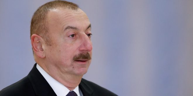Алиев за рулем броневика проехал по территории Нагорного Карабаха. ВИДЕО