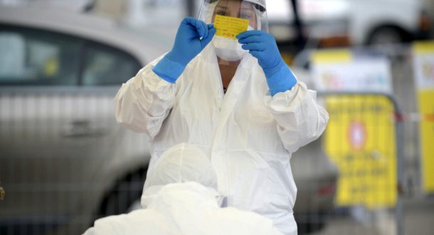 Daily Mail: почему от коронавируса умирают полностью привитые
