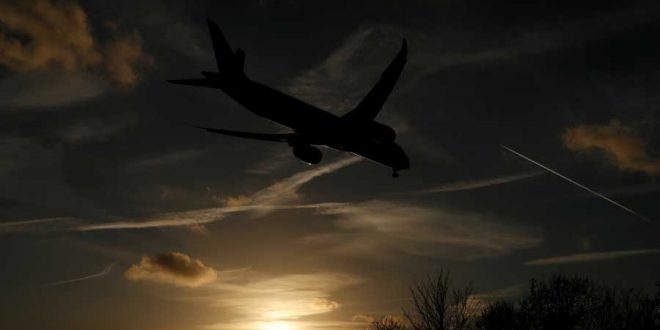 Киев запретил самолету с россиянами вылететь в Москву
