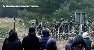 Польша показала, как белорусские пограничники ломали разделительный забор. Мигрантов вооружили слезоточивым газом